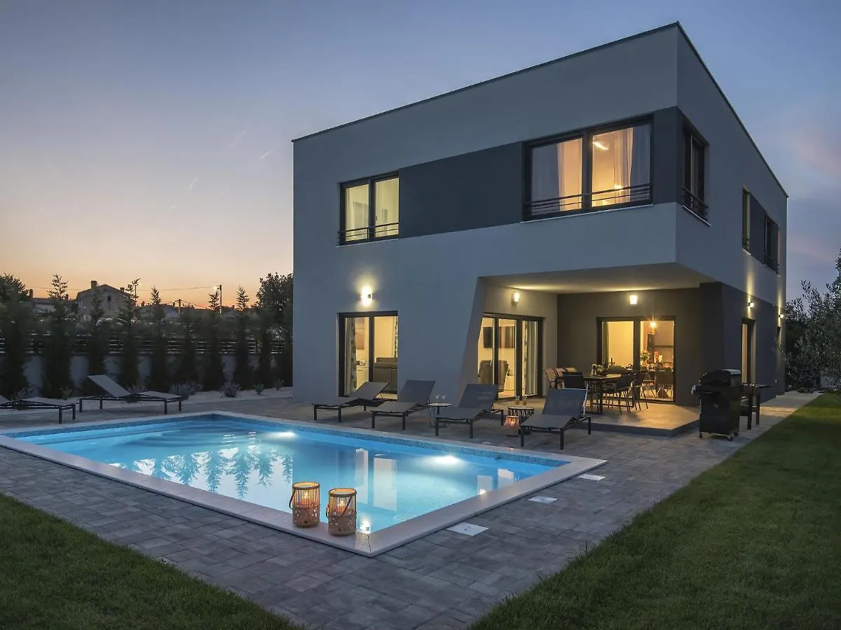 Modern Villa With Heated Pool Pula 0*,  Kroatien