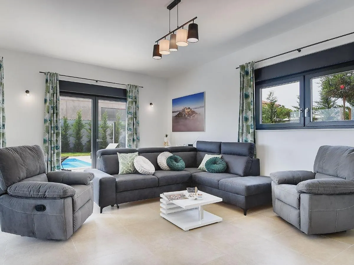 Modern Villa With Heated Pool Pula Kroatien